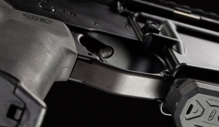 zul_pl_Magpul-Oslona-MOE-Aluminum-Trigger-Guard-do-AR15-M4-MAG015-BLK-22574_2.jpg
