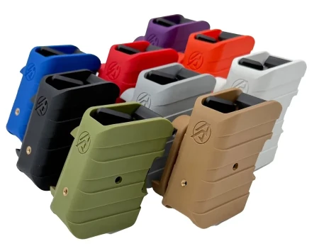 Ładownice IPSC DAA Racer Gen-2 w różnych kolorach na białym tle.