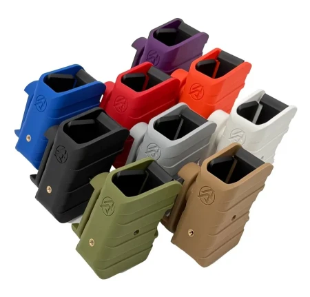Ładownice IPSC DAA Racer Gen-2 w różnych kolorach na białym tle.