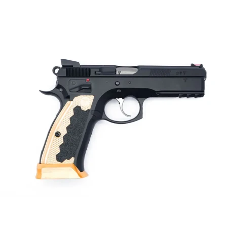 Mosiężny magwell zamontowany na pistolecie CZ SP-01 Shadow.