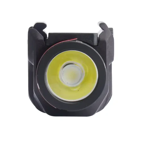 Latarka taktyczna Streamlight TLR-7 X USB - 500 lm na białym tle. Widok z przodu na diodę i soczewkę.