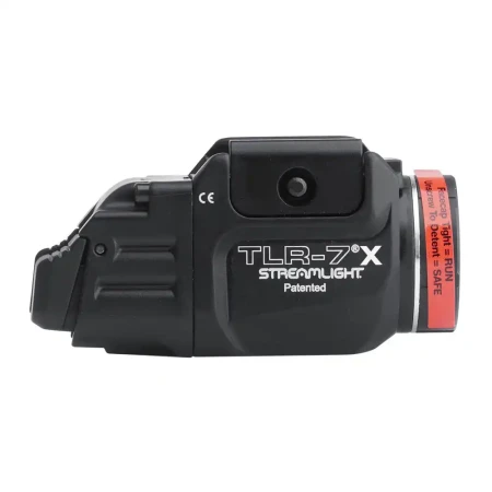 Latarka taktyczna Streamlight TLR-7 X USB - 500 lm na białym tle. Widok z prawej strony.