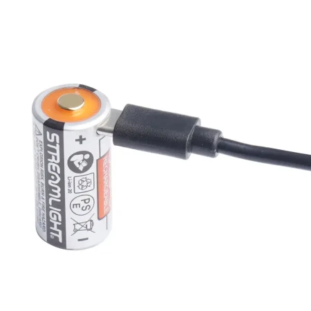 Prezentacja ładowania akumulatora USB do latarki Streamlight TLR-7 X USB.