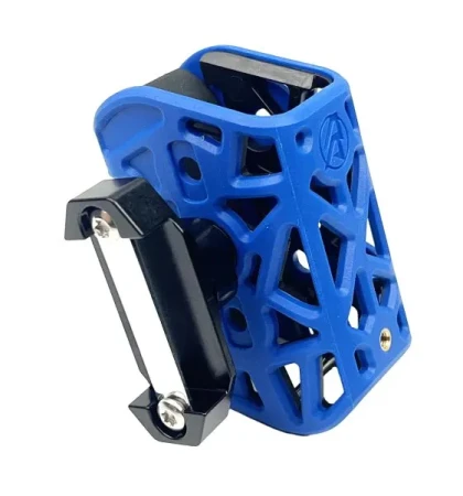DAA X Ray Polimer Pouch, ładownica IPSC, niebieska. Widoczny montaż do pasa strzeleckiego.