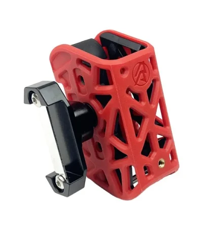 Sportowa ładownica DAA X-Ray Polymer Pouch. Czerwona. Widoczny montaż do pasa strzeleckiego.