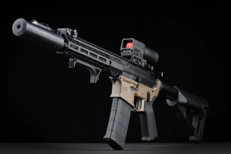 Holosun AEMS Core na karabinku AR-15.
