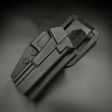 Kabura kydexowa do Pistoletu Glock 17 - Doubletap Gear na ciemnym tle.