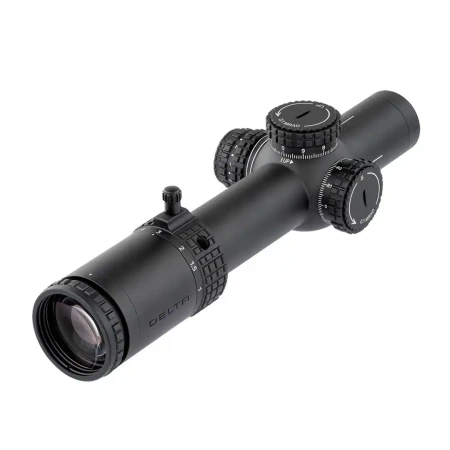 Delta Stryker HD 1-10x28 SDOG-1 na białym tle od strony okularu z dźwignią do szybkiej zmiany powiększenia.