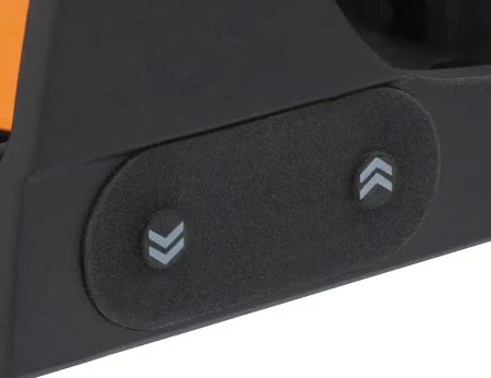 Zbliżenie na przyciski regulacji podświetlenia kolimatora Delta Optical Stryker 4MOA.