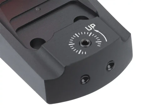 Zbliżenie na śrubę regulacji punktu celowniczego kolimatora Delta Optical Stryker 4MOA.