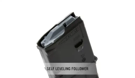 Zbliżenie na dosyłacz magazynka Magpul PMAG 30 AR/M4 GEN M3 Window.