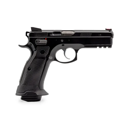 Ultimate Magwell Eemann Tech w kolorze czarnym zamontowany na pistolecie CZ SP-01 Shadow. Prawa strona.