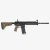 Magpul MOE-K2 w kolorze FDE  zamontowany na karabinku AR-15.