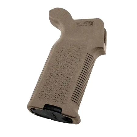 Magpul Chwyt pistoletowy MOE-K2 Grip do AR-15 M4 FDE-MAG522 na białym tle.
