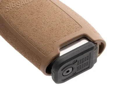 Magazynek Magpul AMAG 17 SG9 - zbliżenie na stopkę magazynka załadowanego do pistoletu SIG.