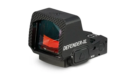 Kolimator pistoletowy Vortex Defender XL 5 MOA na białym tle.