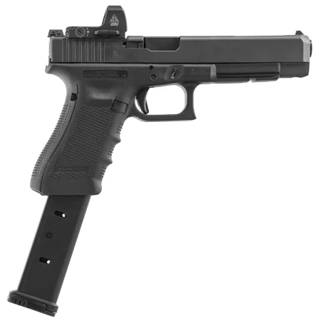 Magazynek 33 nabojowy Leapers UTG w pistolecie Glock 34.
