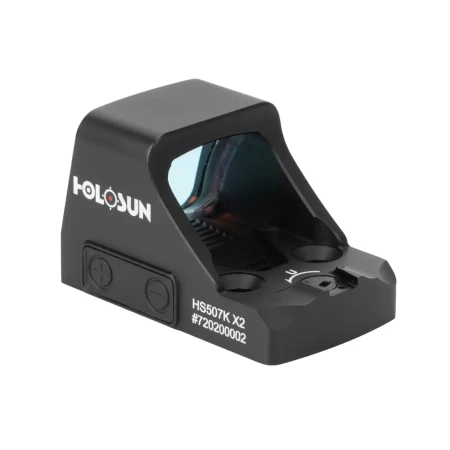 Holosun HS507K X2 - lewa strona i tył z wyciętą szczerbinką ułatwiającą korzystanie z przyrządów mechanicznych.