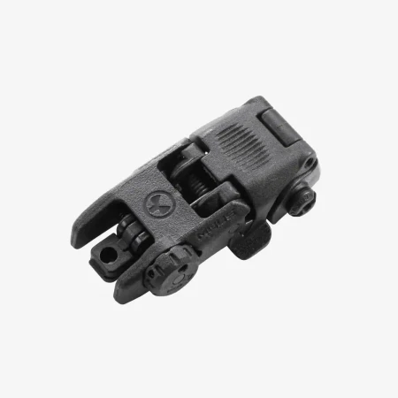 Składany przeziernik AR15 Magpul MBUS Rear Sight na białym tle w pozycji złożonej.