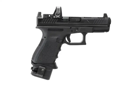 Strike Industries aluminiowa powiększona stopka magazynka +5 w pistolecie Glock 19.