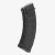 Magazynek AK/AKM Magpul PMAG 30  MOE 7.62x39mm MAG572 załadowany amunicją, na białym tle - strona lewa.