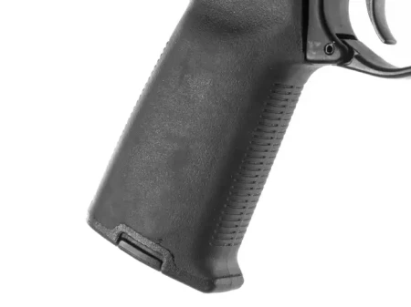 Przednia żebrowana powierzchnia chwytu pistoletowego Magpul MOE+ Grip.