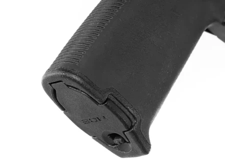 Klapka schowka wewnątrz chwytu Magpul MOE+ Grip.