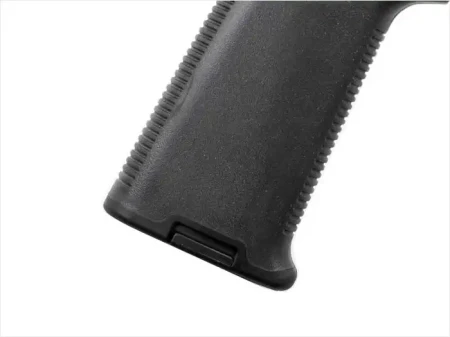 Żebrowanie antypoślizgowe chwytu Magpul MOE AK+ Grip.