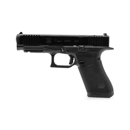 Lewa strona pistoletu Glock Gen 6 z zamontowanym powiększonym zatrzaskiem magazynka.