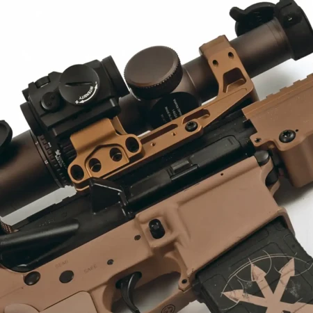 Montaż lunety Unity Tactical LPVO na karabinku.