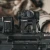 Podwyższony montaż kolimatora Unity Tactical FAST Micro Footprint na karabinku AR15 razem z powiększalnikiem.