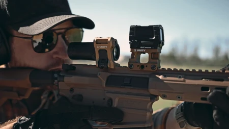Unity Tactical FAST FTC Omni QD z powiększalnikiem i kolimatorem Holosun AEMS.