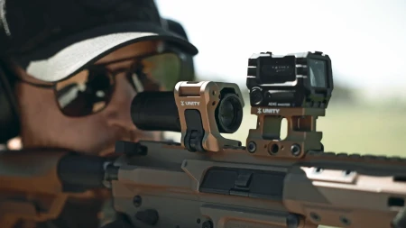 Unity Tactical FAST FTC Omni QD z powiększalnikiem i kolimatorem Holosun AEMS.