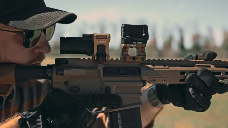 Unity Tactical FAST FTC Omni QD z powiększalnikiem i kolimatorem Holosun AEMS.