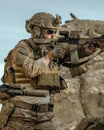Powiększalnik Vortex Micro3X Magnifier V3XM na karabinku AR-15.