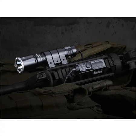 latarka-taktyczna-led-fenix-tk16-v2-0-czarna_08.webp