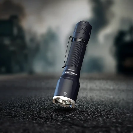 Fenix TK17 Latarka taktyczna LED z funkcją powerbanku.