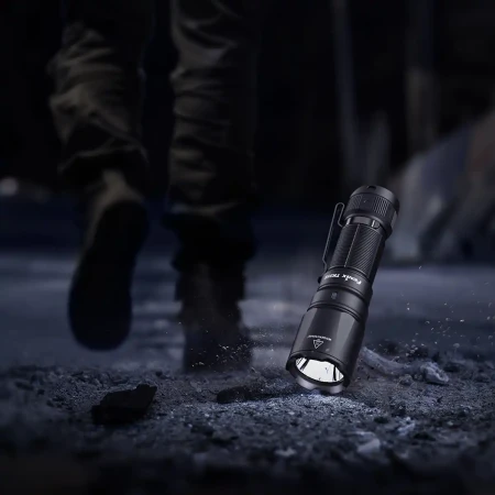 Fenix TK05R – Latarka taktyczna LED, 1000 lm - odporność na upadek.