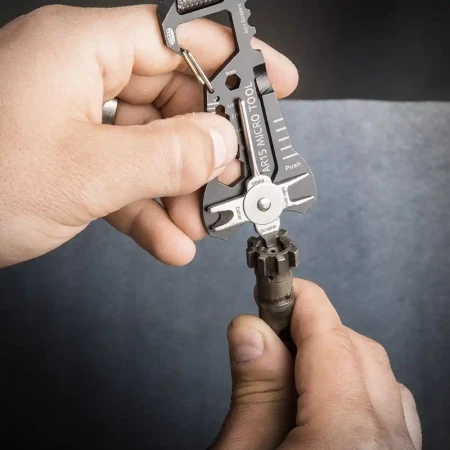 Skrobak do czyszczenia zamka AR-15 Real Avid.