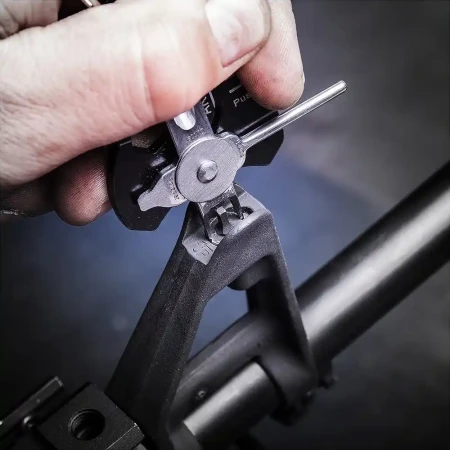 Klucz do regulacja muszki AR-15 Real Avid.