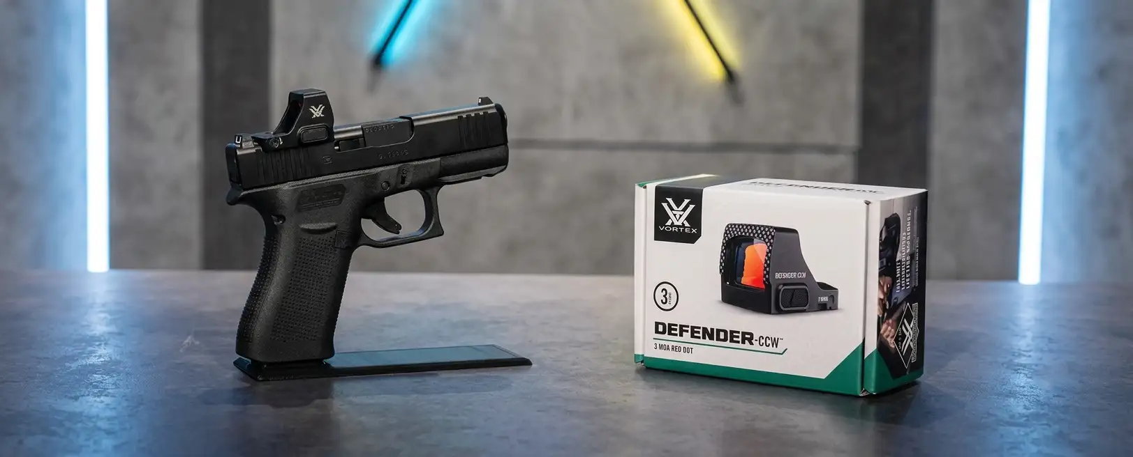 Kolimator Vortex Defender CCW na pistolecie Glock 43X.