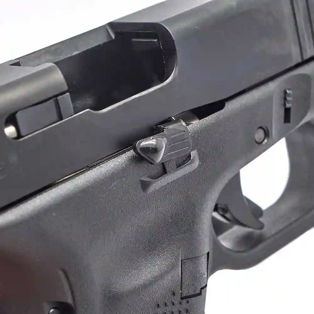 Powiększony obustronny zrzut zamka Eemann Tech zamontowany na pistolecie Glock Gen 5.