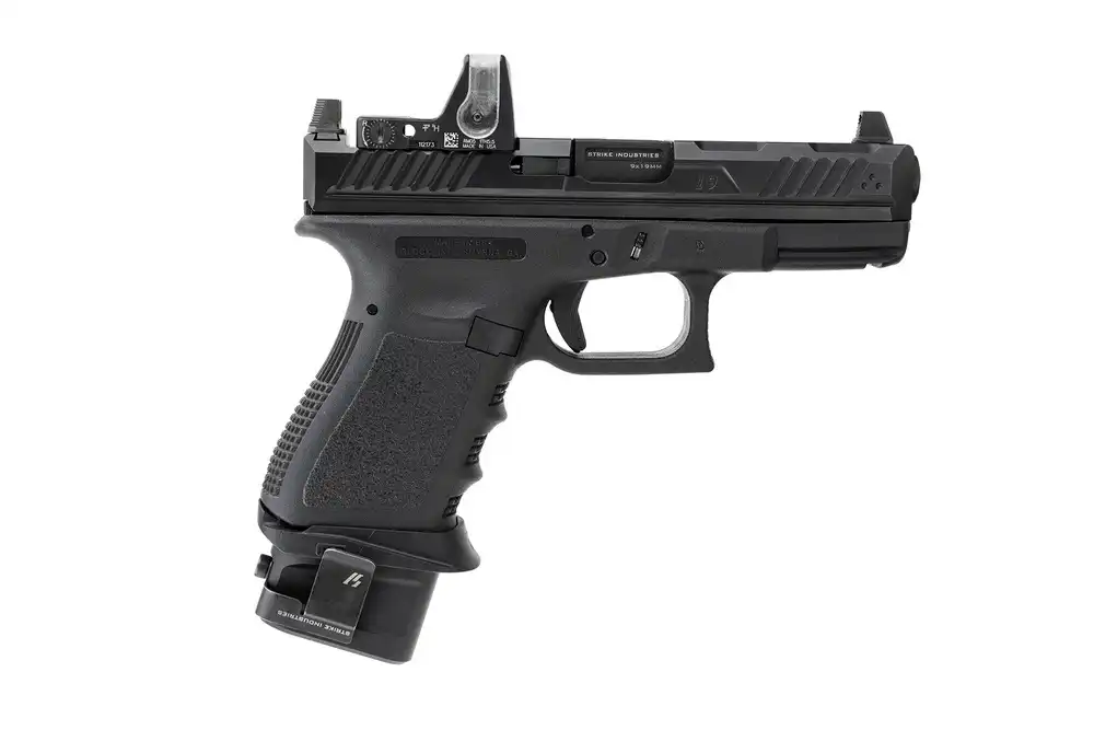 Strike Industries aluminiowa powiększona stopka magazynka +5 w pistolecie Glock 19.